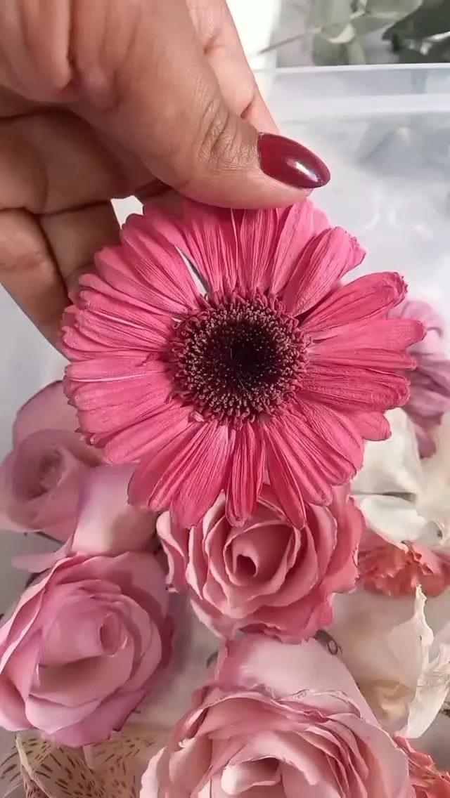 Você que vai casar na Bahia e ainda não sabe onde eternizar o seu buquê? A Cheiro de Flor…